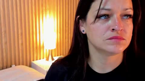 Snapshot of 4ngel_greey chatting on 09.27.25 ... .     Angel     . ... online show from 09.27.25