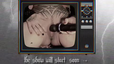 Snapshot of 666deathgasm chatting on 01.21.25 Juune online show from 01.21.25
