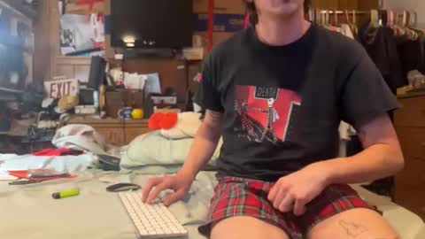 Snapshot of 69j0hndo chatting on 05.19.26 FUCKR online show from 05.19.26