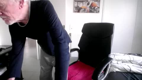 Snapshot of 73yves chatting on 01.06.26 73yves online show from 01.06.26