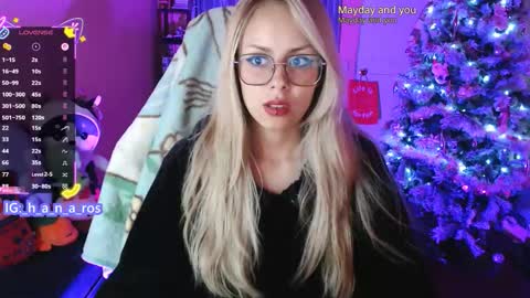 Snapshot of 7hana7 chatting on 12.17.25 Hana online show from 12.17.25