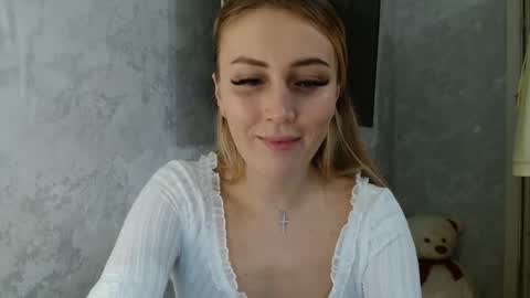 Snapshot of 7melania chatting on 09.21.25 7melania online show from 09.21.25