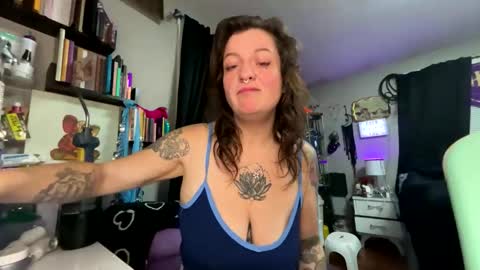 That girl online show from 12.16.25