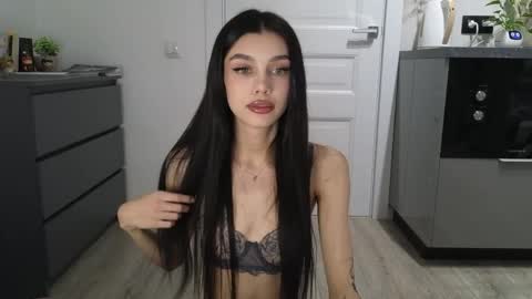 Snapshot of 9west chatting on 05.01.26 KARINA online show from 05.01.26