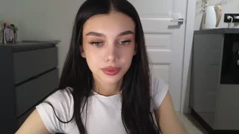 Snapshot of 9west chatting on 07.27.26 KARINA online show from 07.27.26