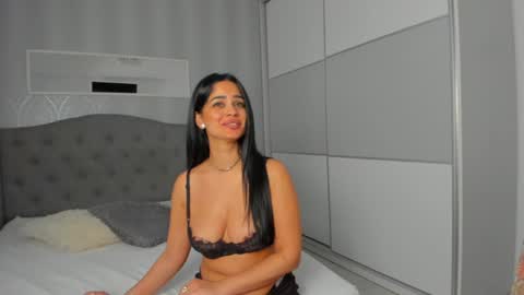 Adelle online show from 01.12.25