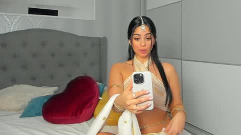 Adelle online show from 01.18.25