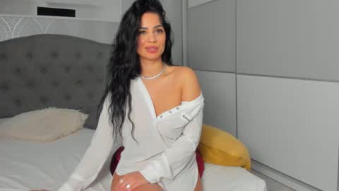 Adelle online show from 03.05.25