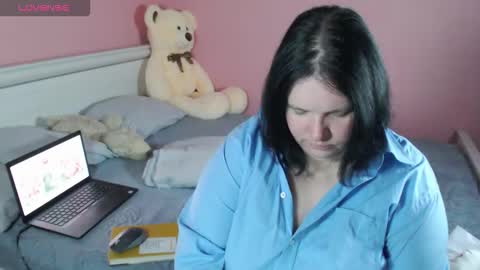 _alexandra_ray_ online show from 12.17.25