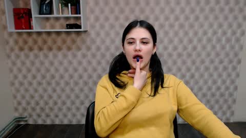 Snapshot of _alicecandy_ chatting on 01.04.25 Alice online show from 01.04.25