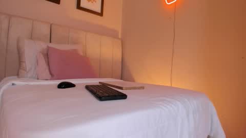 Hii I m Alison   online show from 10.14.25