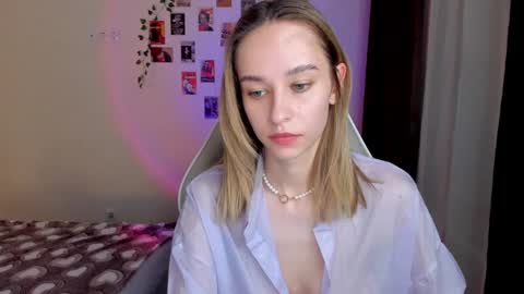 Snapshot of _alissaa_ chatting on 02.24.25 Alice online show from 02.24.25