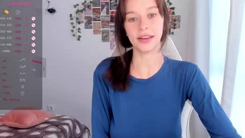 Snapshot of _alissaa_ chatting on 10.01.25 Alice online show from 10.01.25