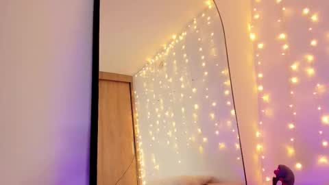 Snapshot of _allisongomez chatting on 12.17.25 _allisongomez online show from 12.17.25