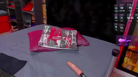 Snapshot of _allisson__ chatting on 11.08.25 Alison online show from 11.08.25