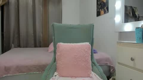 Snapshot of _analia chatting on 04.21.26 Analia online show from 04.21.26