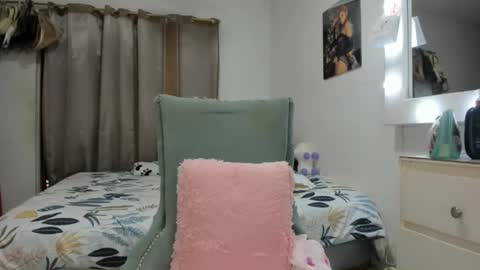 Snapshot of _analia chatting on 04.24.26 Analia online show from 04.24.26