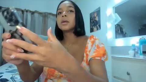 Snapshot of _analia chatting on 04.28.26 Analia online show from 04.28.26