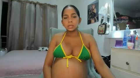 Snapshot of _analia chatting on 05.29.26 Analia online show from 05.29.26