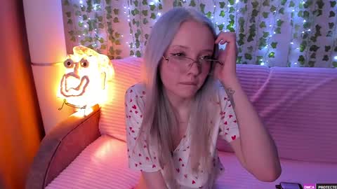 Snapshot of _angeldust_1 chatting on 04.22.26 Emily online show from 04.22.26