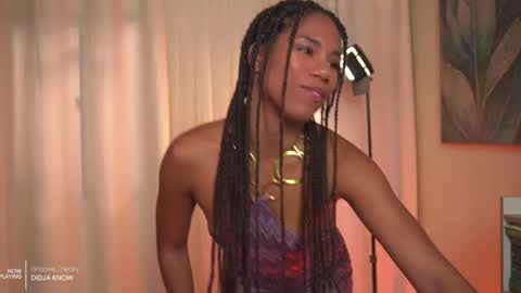 Snapshot of _angeleyes chatting on 09.18.25 Angie -  online show from 09.18.25