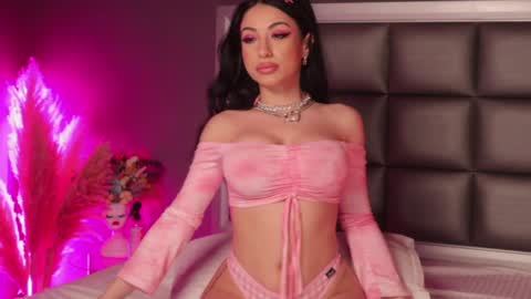 Snapshot of _anna_bloom chatting on 02.23.25 Anna online show from 02.23.25