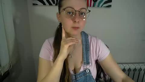 Snapshot of _annabelle_lee chatting on 05.26.26 Anna online show from 05.26.26