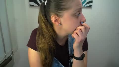 Snapshot of _annabelle_lee chatting on 07.29.26 Anna online show from 07.29.26