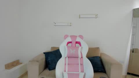    online show from 11.06.25