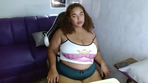 Snapshot of _arianna_18 chatting on 10.28.25 arianna online show from 10.28.25