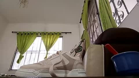 Snapshot of _arianna_loves chatting on 12.30.24 Arianna y elkingroma online show from 12.30.24