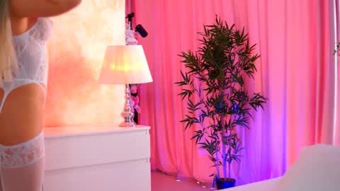 Arielle online show from 10.25.25