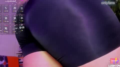 Snapshot of _asscutebig_ chatting on 10.06.25 fer online show from 10.06.25