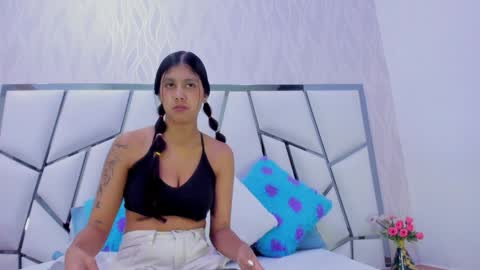 Snapshot of _aurora18 chatting on 01.12.25 Aura online show from 01.12.25