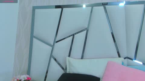 Snapshot of _aurora18 chatting on 02.09.25 Aura online show from 02.09.25