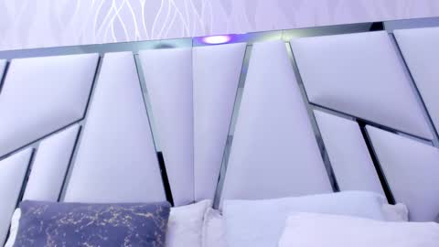 Snapshot of _aurora18 chatting on 02.25.25 Aura online show from 02.25.25