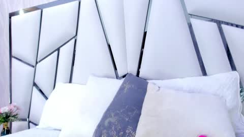 Snapshot of _aurora18 chatting on 02.26.25 Aura online show from 02.26.25