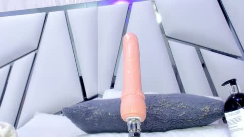 Snapshot of _aurora18 chatting on 02.26.25 Aura online show from 02.26.25