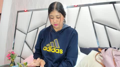 Snapshot of _aurora18 chatting on 10.21.25 Aura online show from 10.21.25