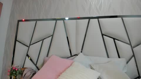 Snapshot of _aurora18 chatting on 10.22.25 Aura online show from 10.22.25