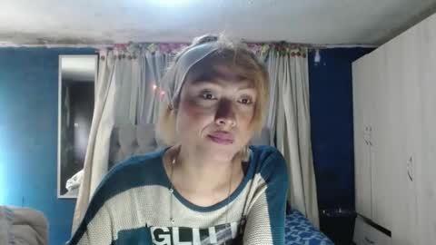 Snapshot of _azalea_65 chatting on 10.13.25 _azalea_65 online show from 10.13.25