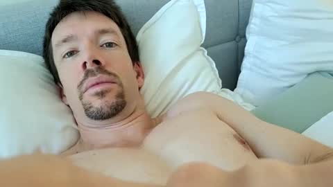 Snapshot of _b_h_c_ chatting on 11.29.25 _b_h_c_ online show from 11.29.25