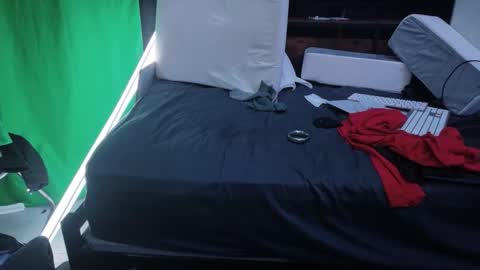 Snapshot of _bearyhairy_ chatting on 02.25.26 Chupa Bear online show from 02.25.26