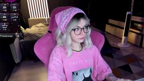 Snapshot of _black_fox__ chatting on 06.11.26 Olivia Subscribe to my Fansly - online show from 06.11.26