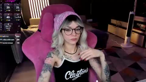 Snapshot of _black_fox__ chatting on 06.15.26 Olivia Subscribe to my Fansly - online show from 06.15.26