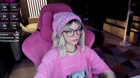 Snapshot of _black_fox__ chatting on 06.15.26 Olivia Subscribe to my Fansly - online show from 06.15.26