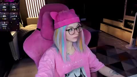 Snapshot of _black_fox__ chatting on 06.22.26 Olivia Subscribe to my Fansly - online show from 06.22.26