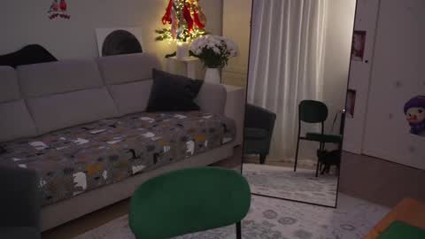 Snapshot of _blackbee_ chatting on 12.20.24 Lili online show from 12.20.24