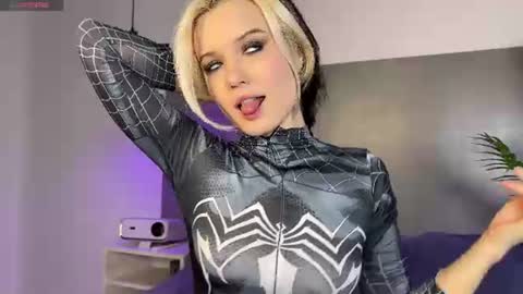 Snapshot of _blowjob_queen_ chatting on 06.11.26 Hey were Vi and Alex VACATION FROM OCTOBER 31 TO NOVEMBER 12. AVAILABLE ON INST online show from 06.11.26