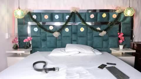 Snapshot of _bonnyandclyde chatting on 12.15.25 _bonnyandclyde online show from 12.15.25